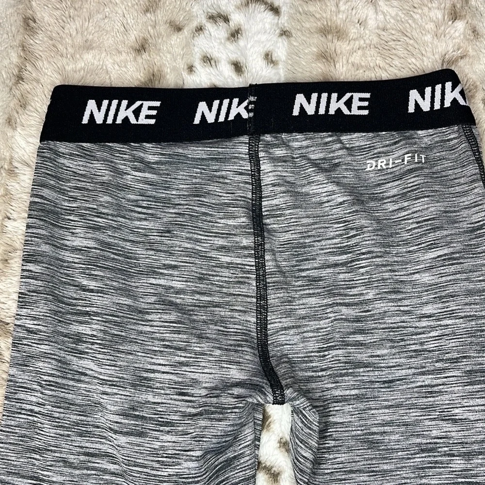 Nike Girls Pro Grey Space Dye Pink Colorblock Full-Length Leggings - Size 8 (M)